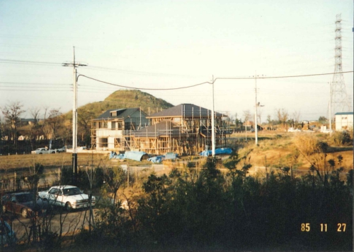 川和中学校から川和富士を眺む< width=