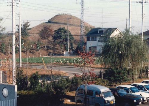 川和中学校から川和富士を眺む