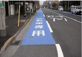 Fotografia da zona de tráfico para uso exclusivo da bicicleta