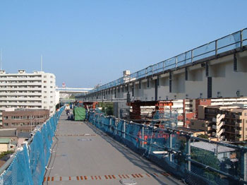 大岡川分水路上の橋梁工事