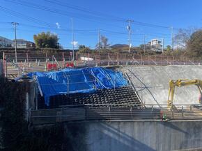 右岸擁壁の工事状況写真