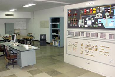 万世ポンプ場制御室