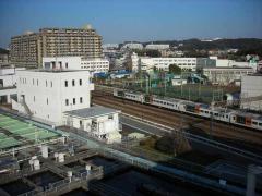 電車とグラウンドの写真