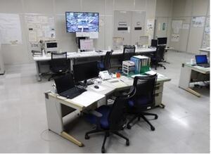 中　央　操　作　室