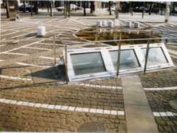 レンガづくり人孔（マンホール）の写真