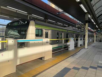 桜木町駅ホームドア画像