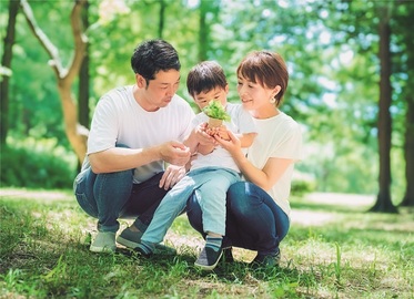 森の中なかにいる親子