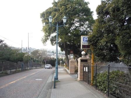 駐車場入口（井土ケ谷・永田方面より）
