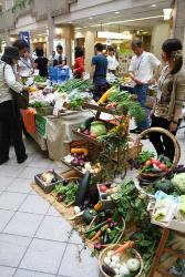 ランドマークプラザ野菜市の出店の様子の写真