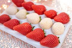 【이미지 이미지】흰색 딸기와 딸기