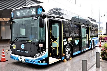 Exhibit of fuel cell bus (municipal bus) (Photo)