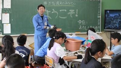 土壌混合法の説明をする様子の写真