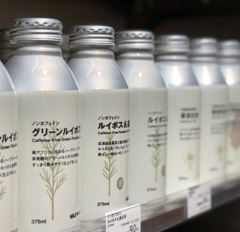 At Muji, we sold PET bottled beverages into aluminum cans, a recycling-based raw material, and sold them.