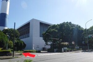 Entradas de sinal "em frente a "fábrica de Tsuzuki para o escritório