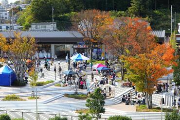 南万騎が原駅前広場
