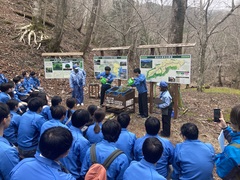 実験装置を使った説明風景