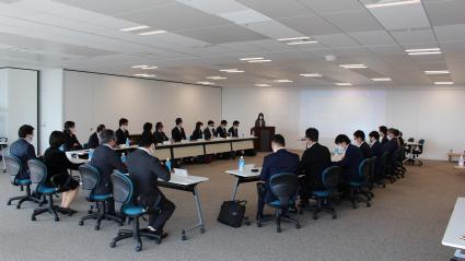 懇談会の様子の写真