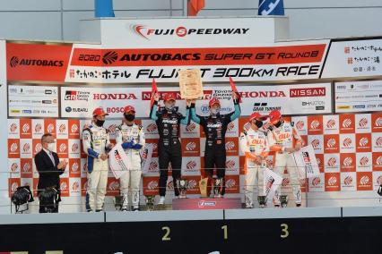 W-eco・pはまっ子どうしThe Water賞の贈呈