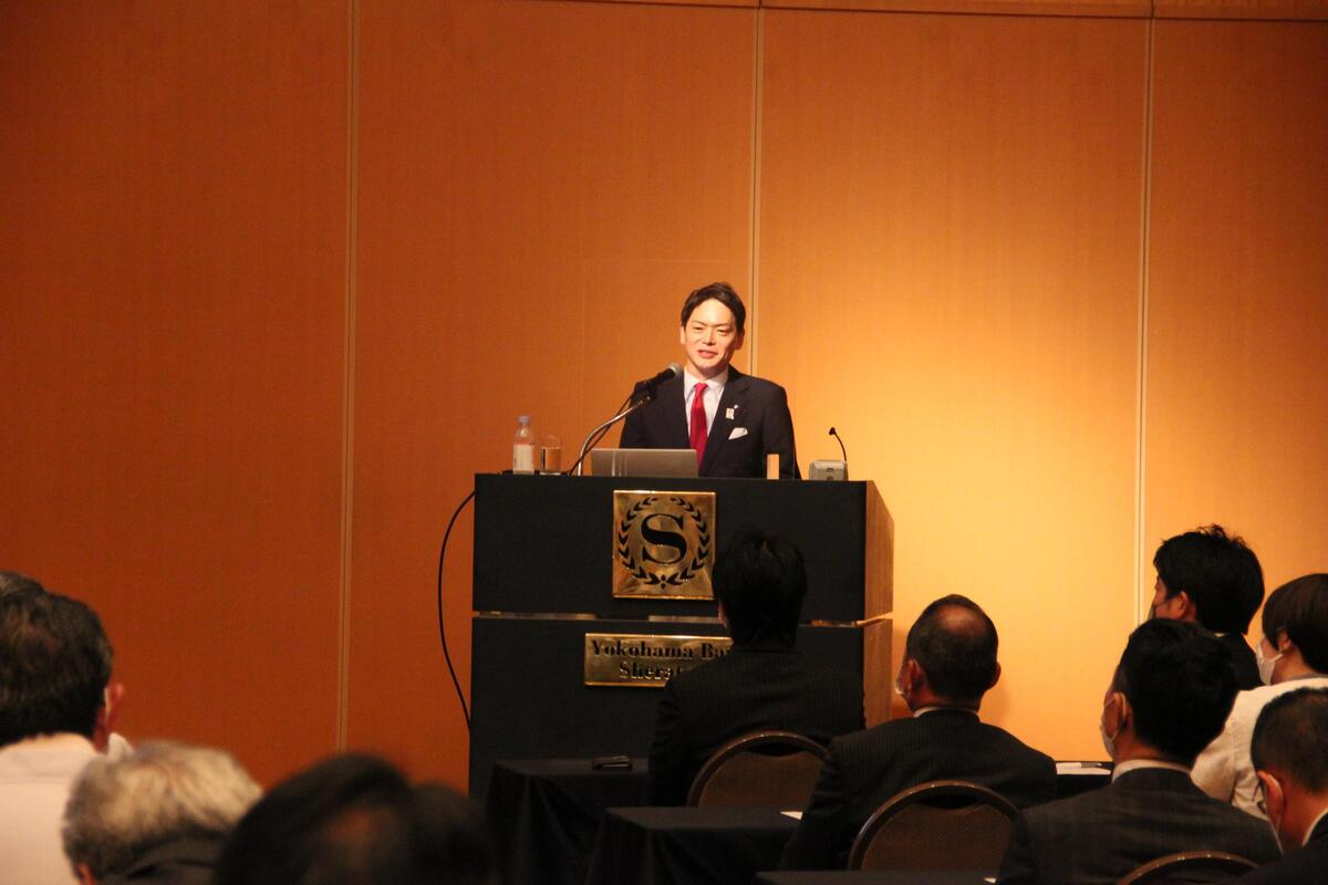 写真：神奈川政経懇話会で話す市長２（大サイズ）