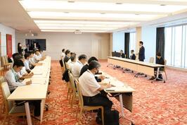 連合神奈川、横浜地域連合から「2024年度に向けた政策・制度要求と提言」を受領しました