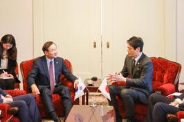 Chúng tôi đã gặp thị trưởng thành phố Seoul, Hàn Quốc.