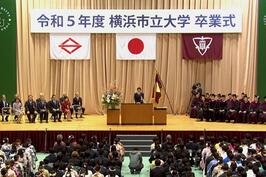 Tham dự lễ tốt nghiệp trường Đại học thành phố Yokohama