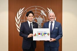 国連ESCAP事務局次長と面会し、国際会議「APUF-9」の 公式ロゴと次世代育成の取組「APUF 