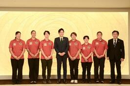 女子ラグビーチーム「YOKOHAMA TKM」の選手・関係者の皆さまと面会しました