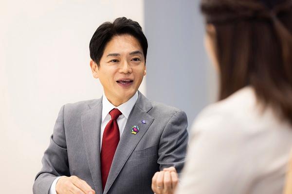 対談中の市長の様子