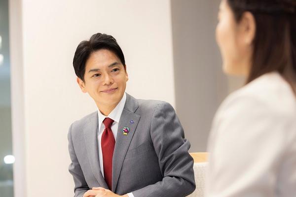 対談中の市長の様子