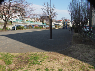 東本郷下田公園の広場