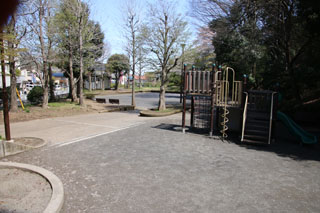 上山町公園の広場