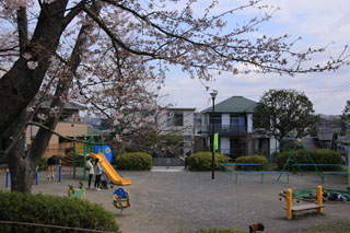 Plaza and playground equipment at Kozaka Daiichi Park