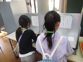 子ども区長選挙の投票所