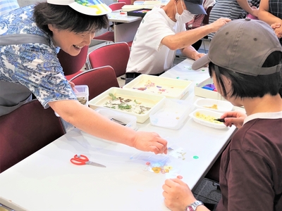 イベントでの参加者との交流の写真
