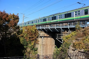 横浜線の岩川橋梁