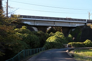 横浜線の岩川橋梁2