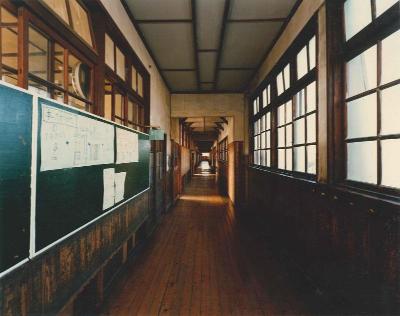 分校時代の木造校舎の廊下（昭和61年ごろ）