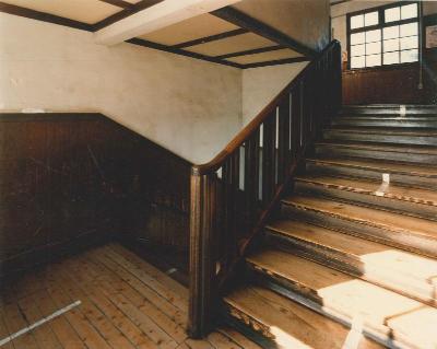 分校時代の木造校舎の階段（昭和61年ごろ）