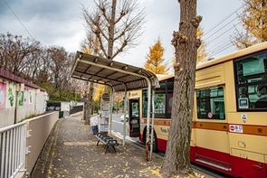 9904_003_2020年の竹山団地中央バス停付近