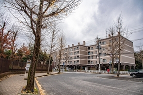 9904_004_2020年の竹山団地中央バス停付近