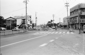 9701_111_バス停中山町付近