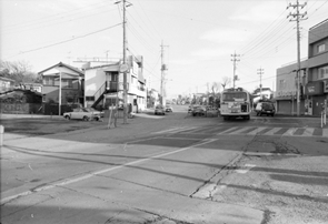 9701_112_バス停中山町付近