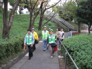anti-crime program patrol scene by Nagataminamidai Union Neighborhood Association