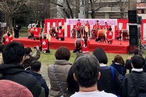 Biểu diễn trống Nhật Bản tại trường trung học cơ sở Minami