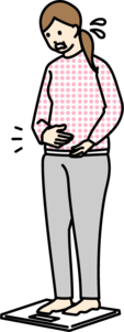 体重測定をする女性の