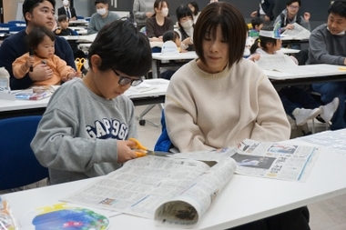 新聞紙でコップを製作