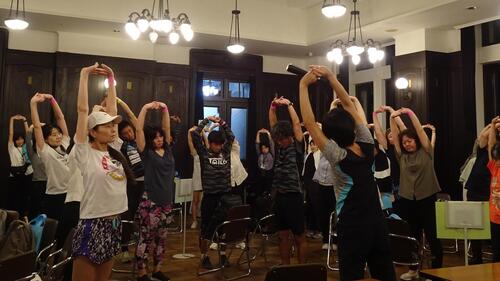 ウォーキング出発前の準備運動