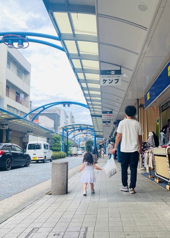 入賞作品_パパと手をつないで