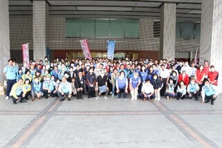 Group photo of Yokohama Station East Exit